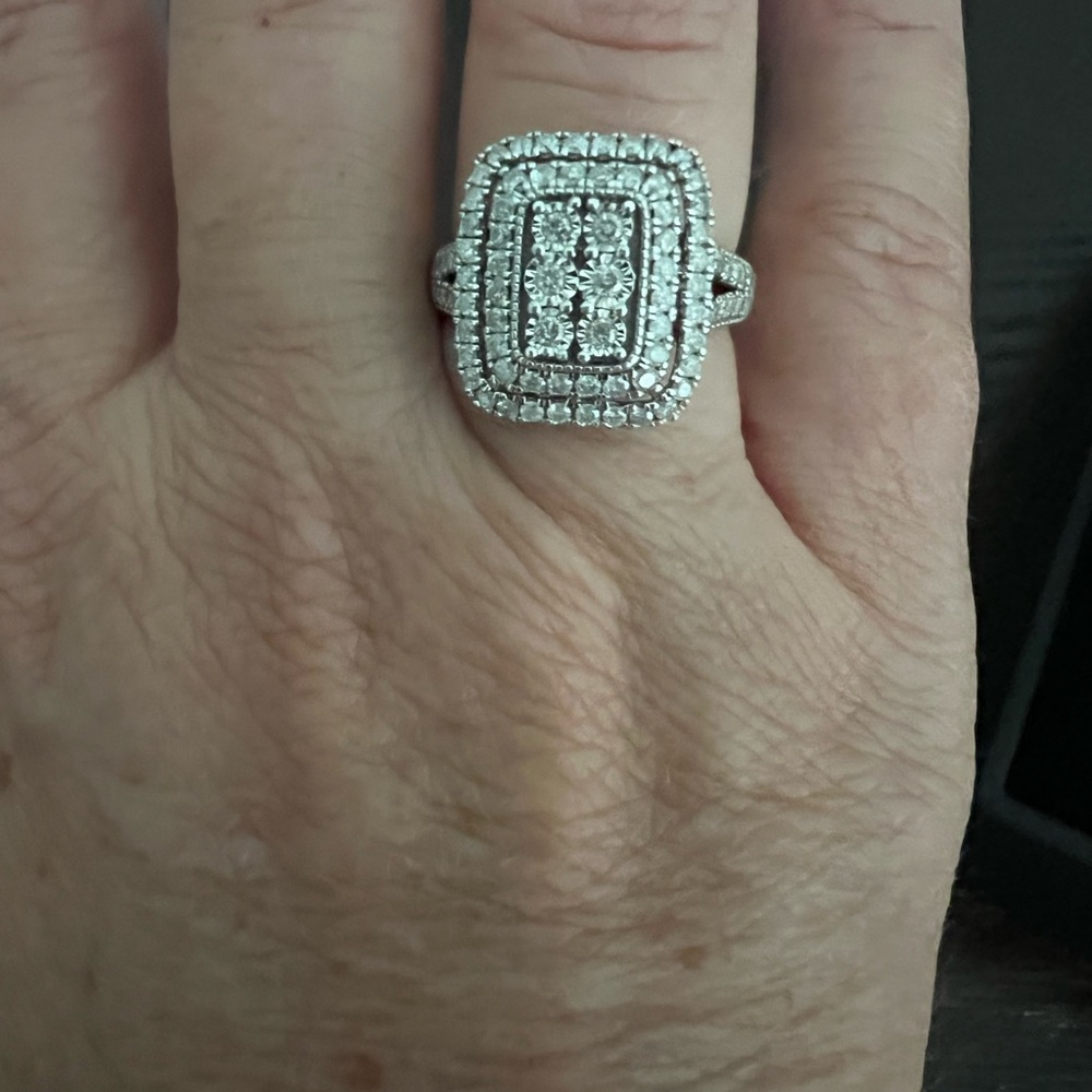Elegant Silver Diamond Ring